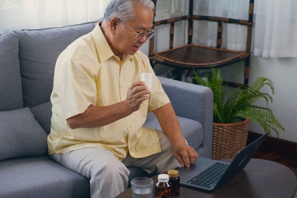 medication management for seniors avoid these issues